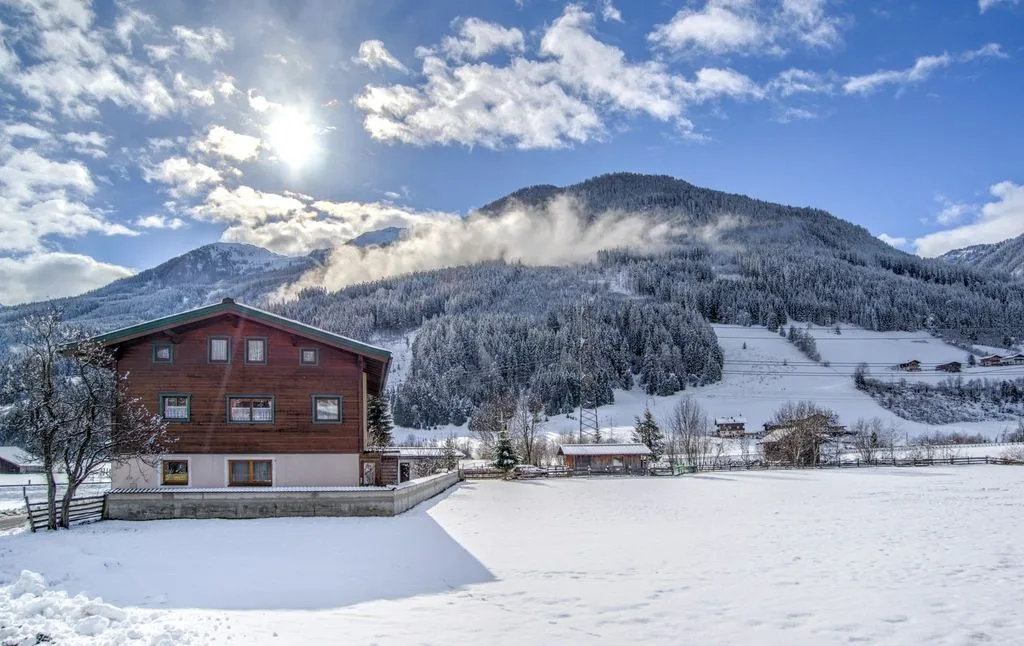 Le chalet sous la neige